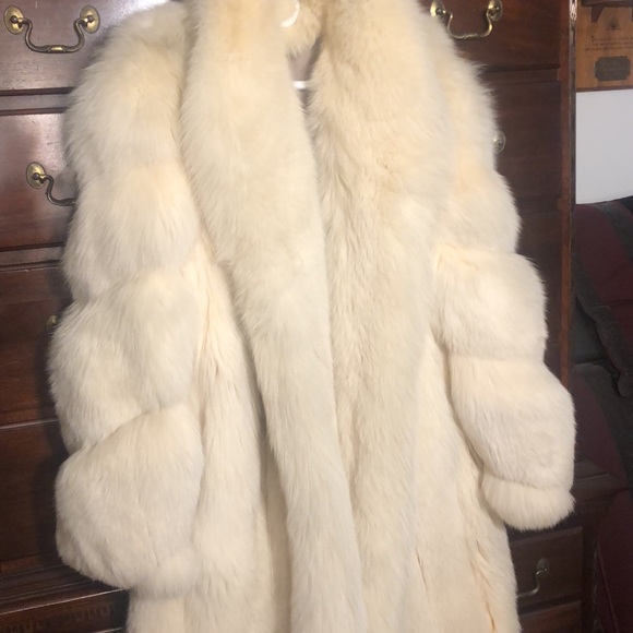 White Arctic Fox Coat - Picture 4 of 10